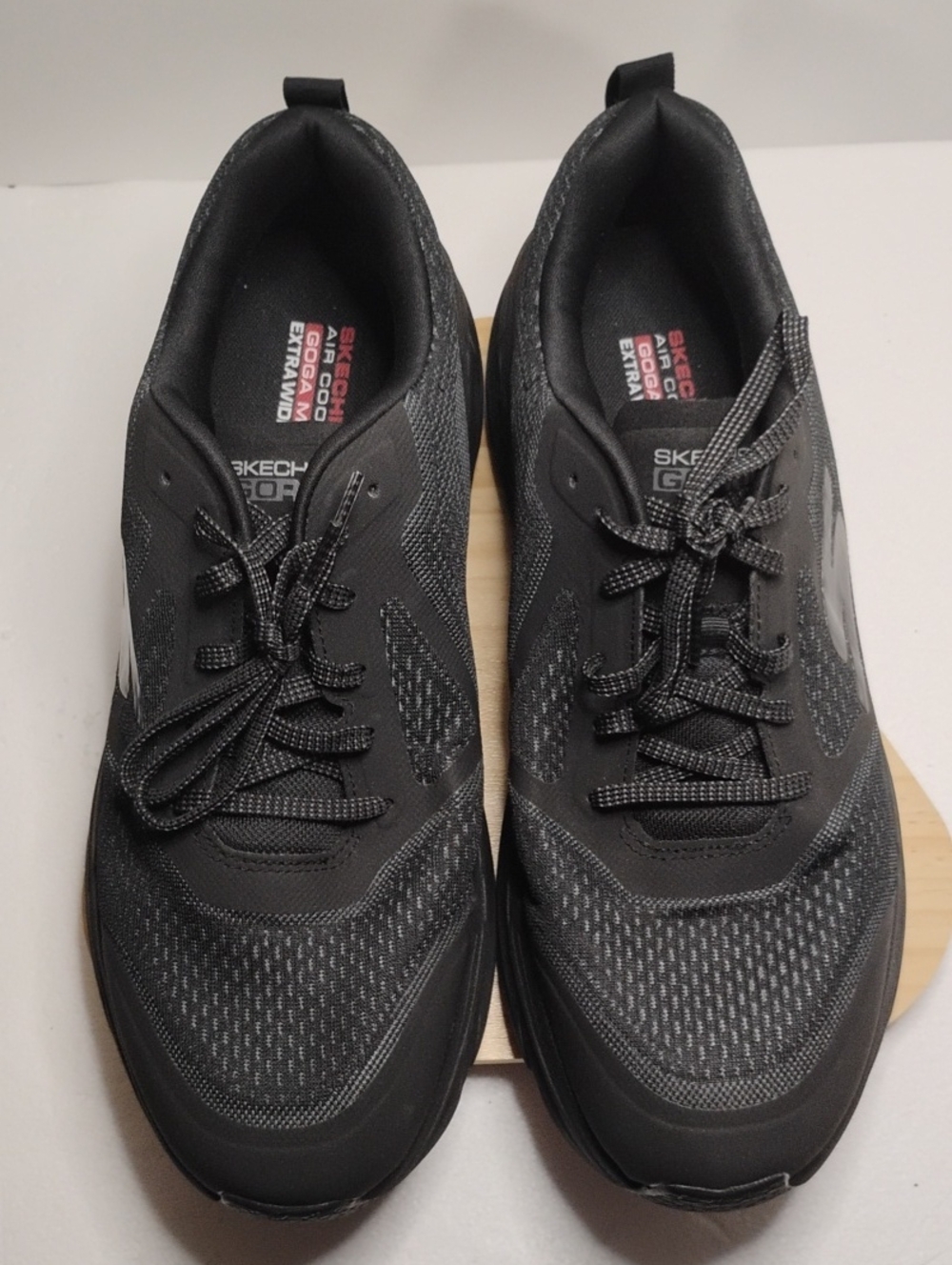 Skechers Men's Black and Gray GOrun Performance Sneakers